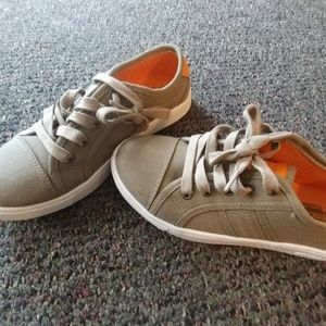 BN Little Boys Tan Sketchers sneakers